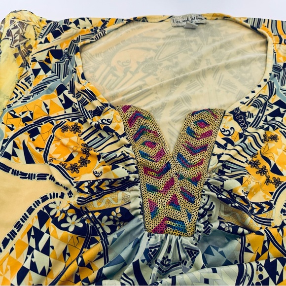 Live and Let Live Woman's Pull Over Size 2X Embellished V Neck Yellow Geometric - Picture 14 of 16